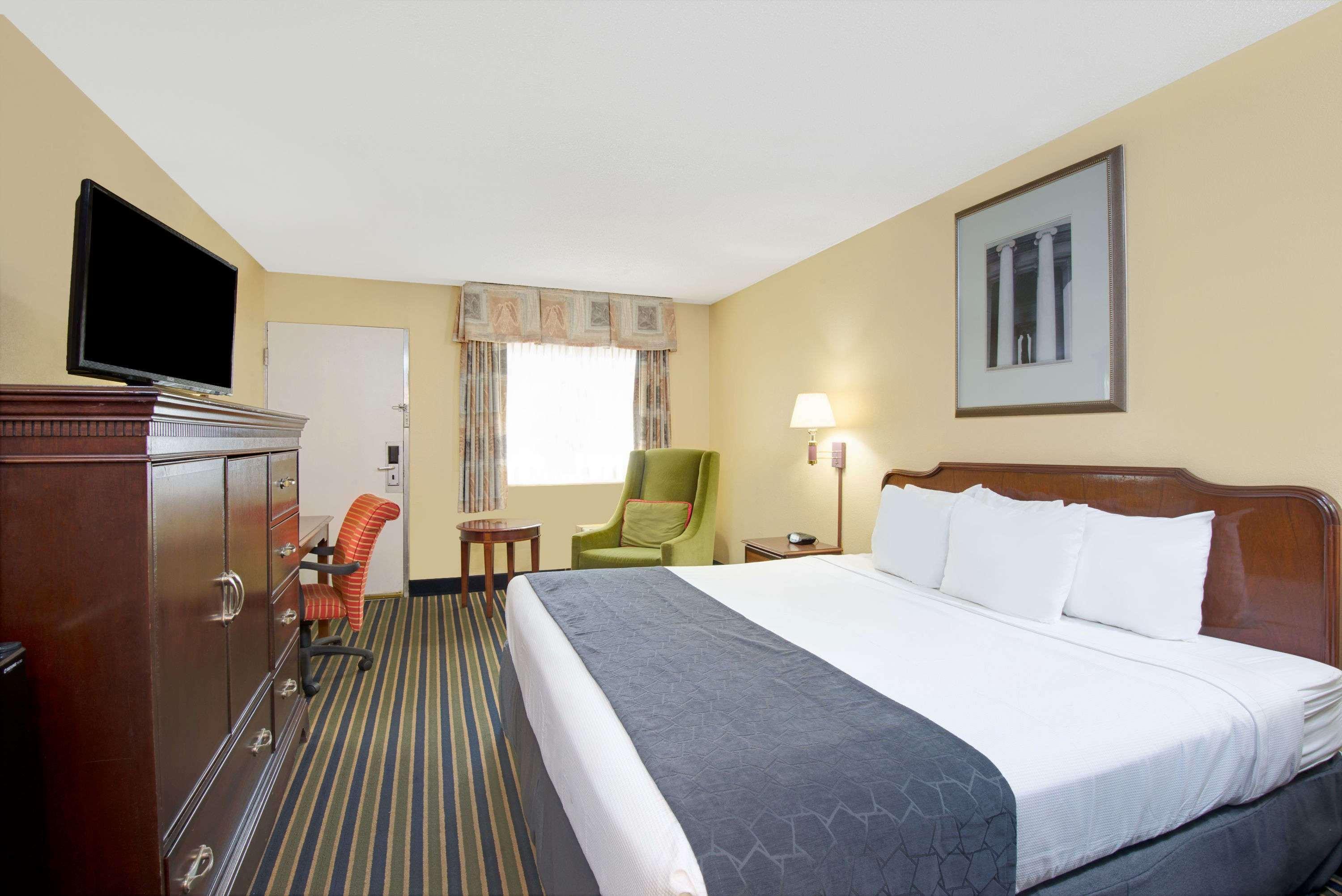 Days Inn By Wyndham Towson Extérieur photo